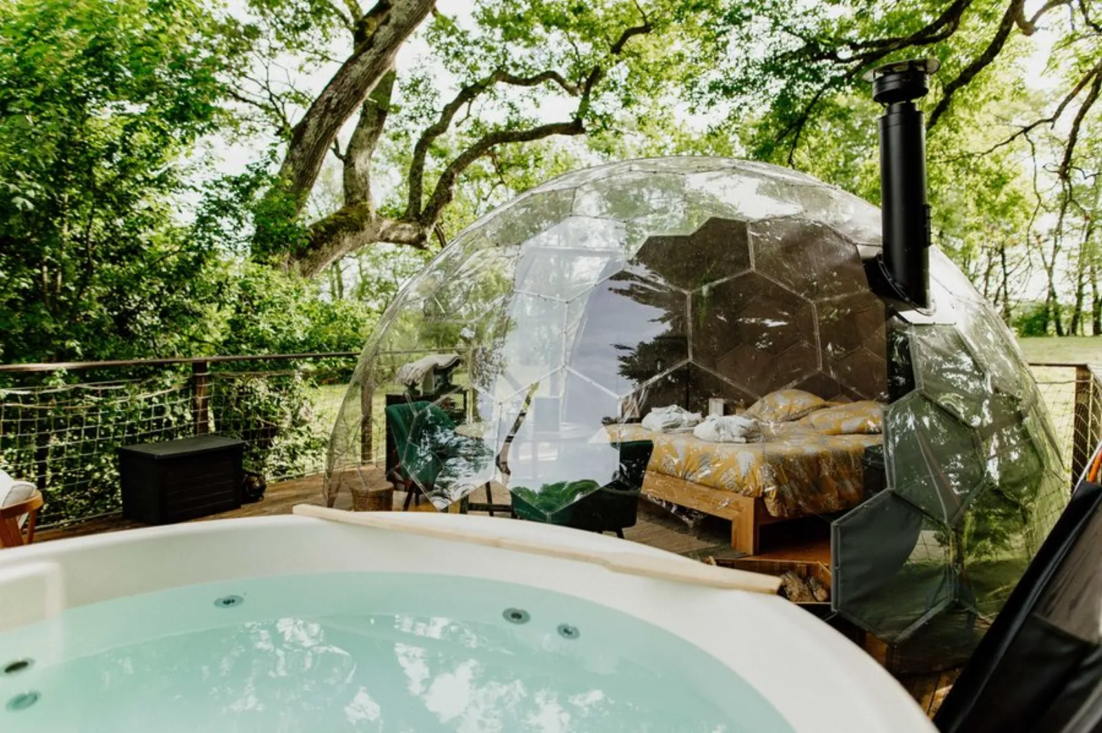 Glamping : définition et guide pour bien choisir votre séjour en France